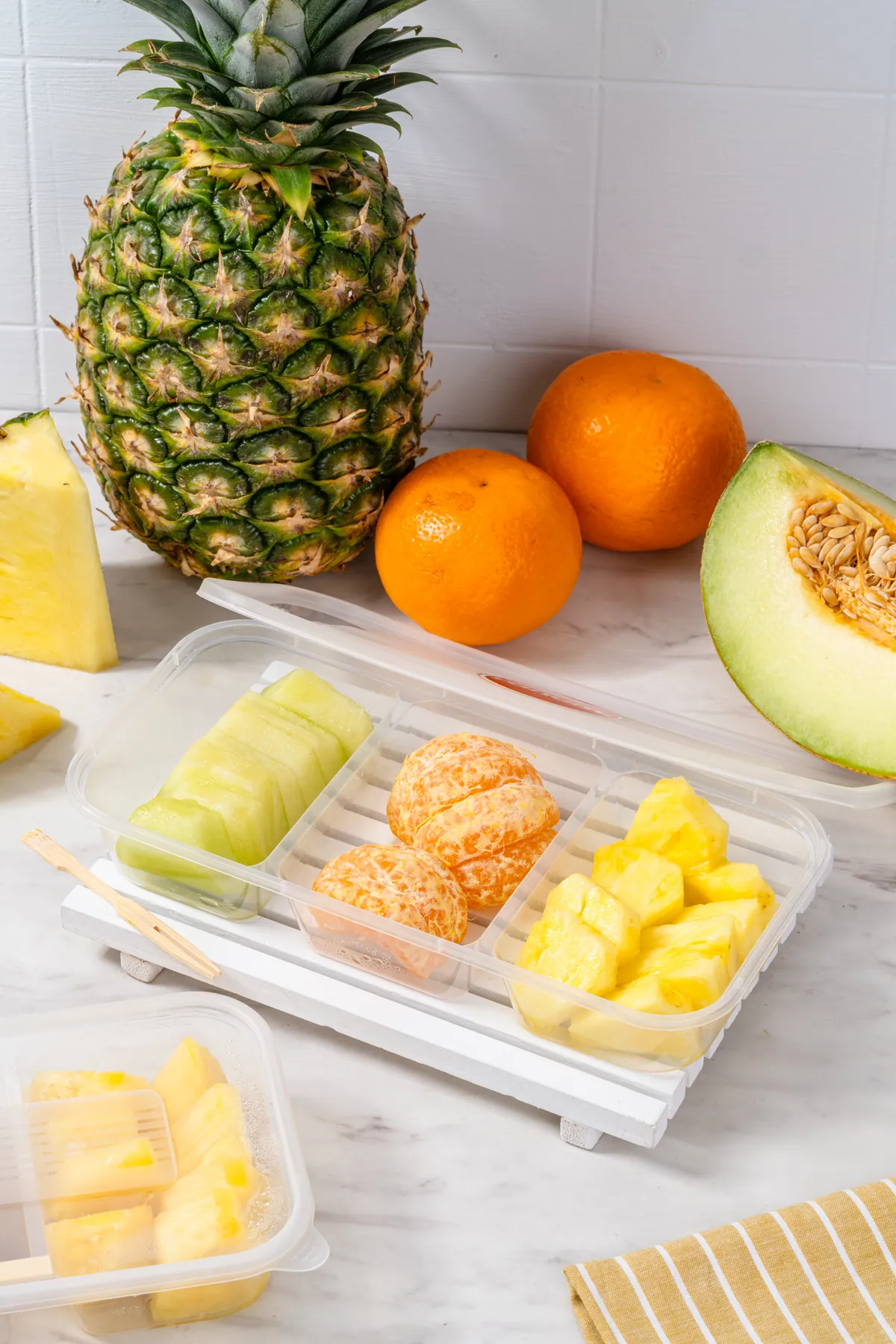 Box buah potong Kamis: Jeruk, Nanas, Melon